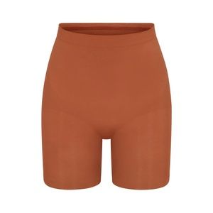 Skims Seamless Sculpt Mid Thigh Short
